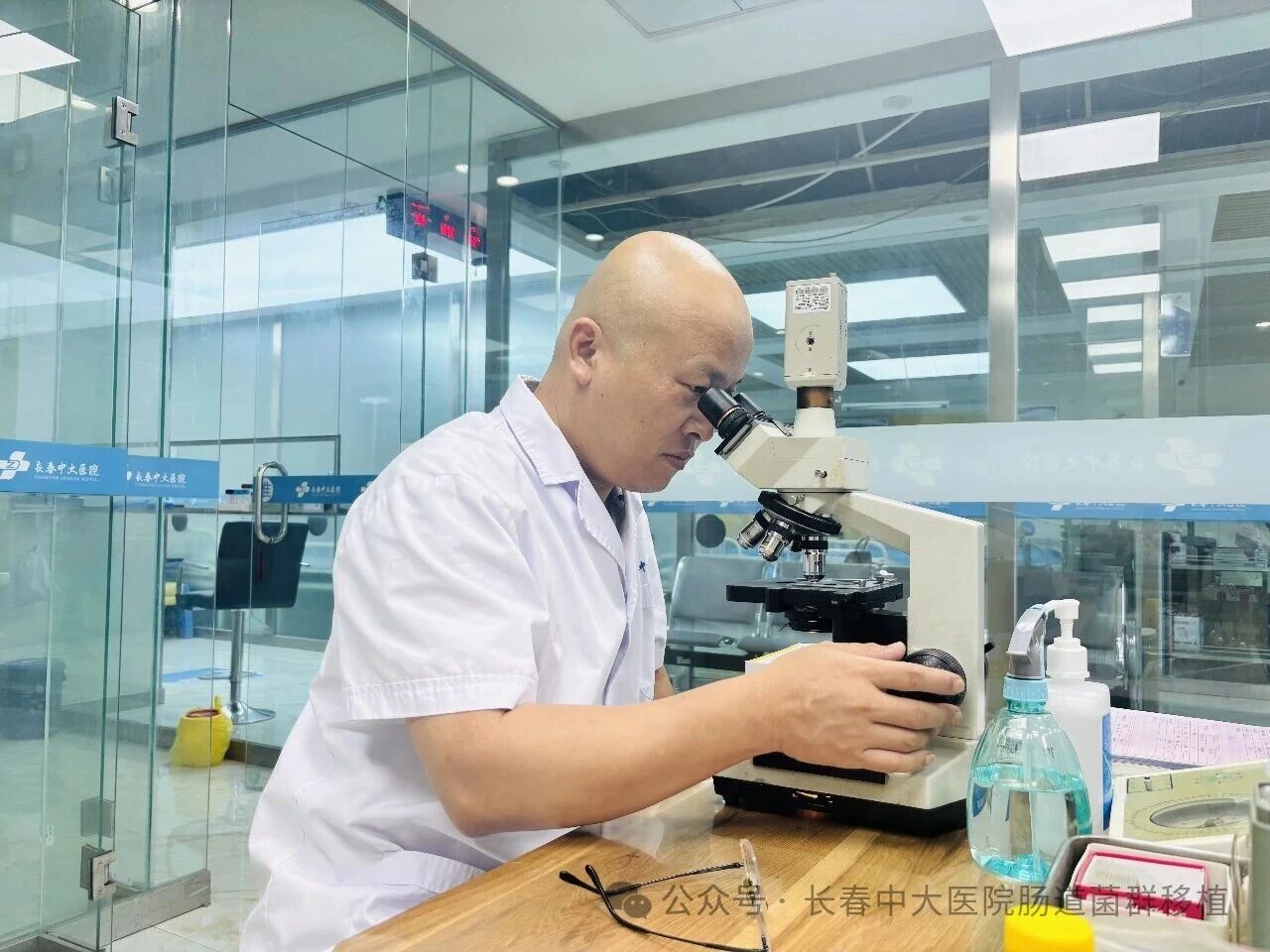六盘水市|高朋磊医师：左手男科临床，右手肠道菌群移植深入研究